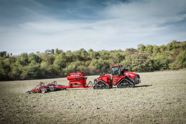 Setí technologie STRIP-TILL secím stroje SUMO DTS.