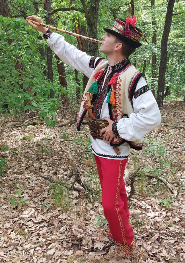 Nikolaj Tymchak má největší sbírku tradičních dechových nástrojů pastevců ze Zakarpatské oblasti.