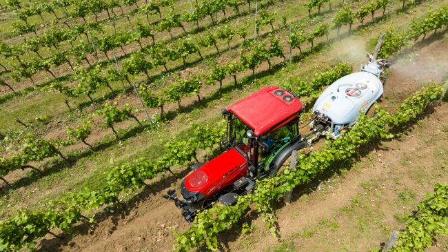 Case IH Quantum 100 F bude nejčastěji pracovat ve spojení s postřikovačem, okopávačem, ožínačem a žacím strojem.