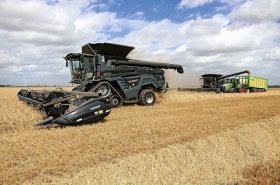Fendt IDEAL 9T dokáže díky kamerám a pokročilým technologiím, které v reálném čase vyhodnocují kvantitu a kvalitu zrn, sklízet s minimálními ztrátami