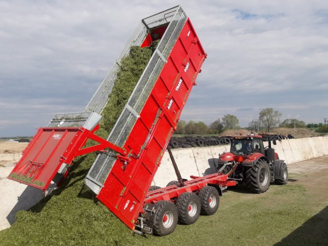 Návěsy ZDT AGRIMEGA jsou samy o sobě charakteristické svou robustní konstrukcí, stabilním podvozkem a vysokou přepravní rychlostí.