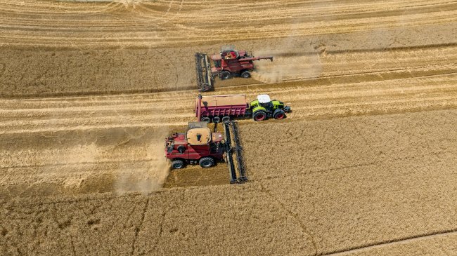 Sklízecí adaptéry MacDon FD235 jsou využívány ve spojení se sklízecími mlátičkami Case IH Axial-Flow® (model 9120 a 9230).