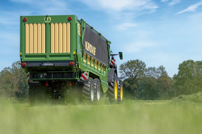 Spojení koncepce pohonu Krone PowerBelt a širokého rotoru s integrovanou redukční planetovou převodovkou umožňuje dosažení maximální průchodnosti.