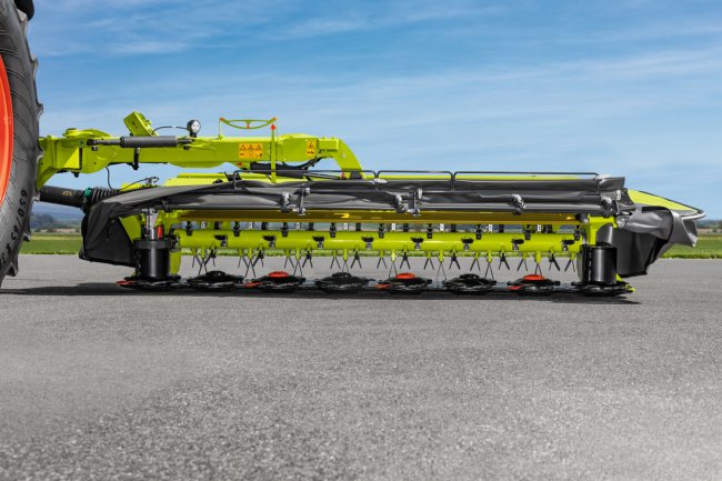 Pohled na prstový kondicionér žací kombinace CLAAS DISCO 9700 RC AUTO SWATHER.