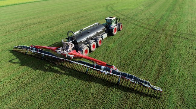 S aplikačními záběry 12 až 24 metrů dokáže Vogelsang BlackBird® uspokojit potřeby každého zemědělského podniku.