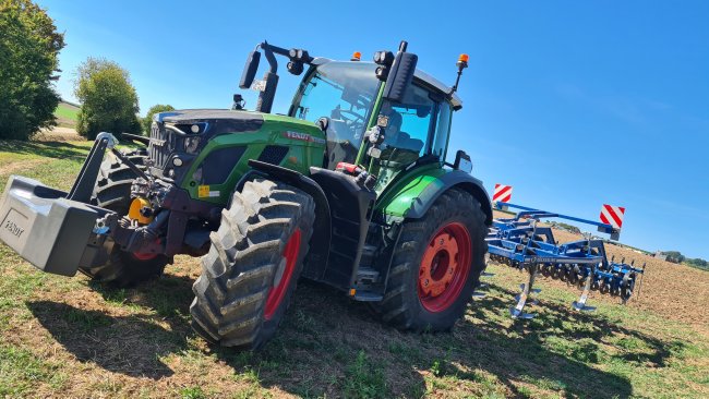 Nejvyšší model Fendt 620 Vario dokáže vyvinout maximální rychlost až 50 km/h při pouhých 1 250 ot/min.