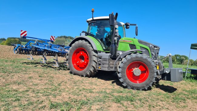 Osvědčená kabina Fendt VisioPlus kombinuje vysokou bezpečnost práce s pohodlím a ergonomií.