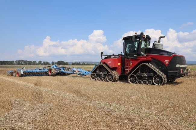 Diskový podmítač Lemken Rubin 10/1000 v agregaci s výkonným traktorem Case IH Quadtrac 620.