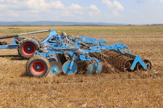 Diskový podmítač Lemken Rubin 10/1000 je vybaven dvěma řadami disků.