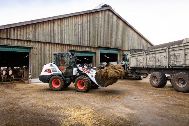 Umístění všech ovládacích prvků kompaktního nakladače Bobcat L95 je navrženo tak, aby bylo možné stroj L95 ovládat snadno a pohodlně.