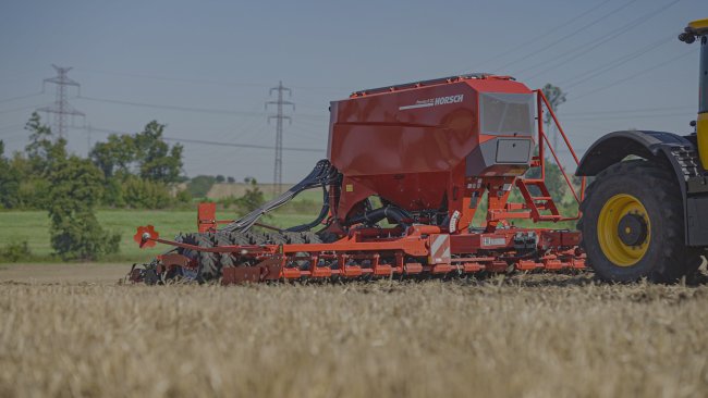 Secí stroj Horsch Pronto 6 DC. Díky speciální konstrukci rámu získal nízkou „prázdnou hmotnost“ a není tak k jeho provozu zapotřebí příliš výkonný traktor, což  příznivě ovlivňuje spotřebu paliva.