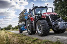 Nová vlajková loď Massey Ferguson 9S přichází s vylepšeným motorem a převodovkou Dyna-VT