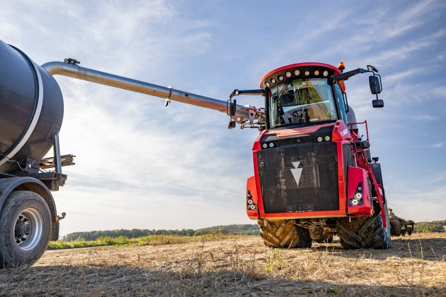 K dispozici jsou čerpadla s rotujícími písty Vogelsang VX 186-368 QD (v hliníkovém provedení) nebo volitelně typ Vogelsang VX 215-320, s jehož přispěním je nádrž naplněna během pouhých dvou minut.