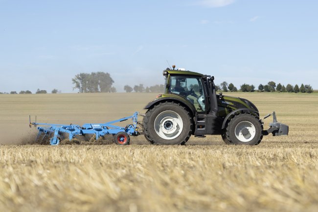 U kypřiče Lemken Koralin je nastavování pracovní hloubky zajištěno hydraulicky prostřednictvím dvojčinného regulačního ventilu.