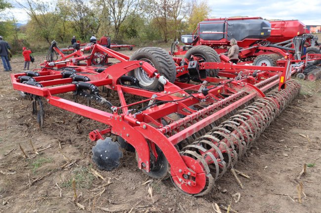 Představena byla také novinka v podobě univerzálního kypřiče Horsch Fortis 7 AS.