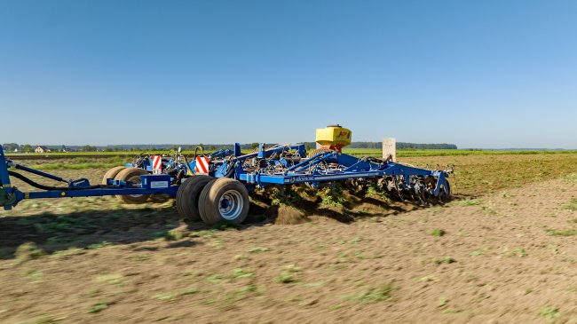 Radličkový kypřič Köckerling Vector 620 s přísevem meziplodin APV.