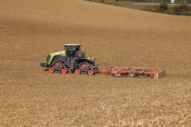 Pásové jednotky trojúhelníkového tvaru Terra Trac 400 s integrovaným systémem tlumení si Claas vyvinul svépomocí.