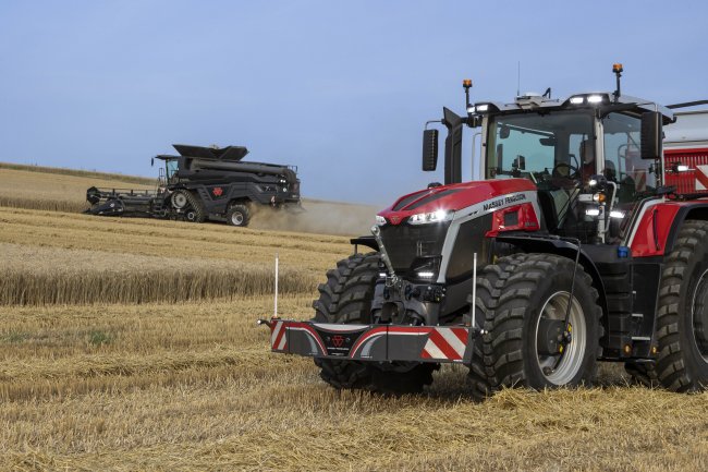Pro traktory je k dispozici systém CTIS (centrální systém huštění pneumatik).