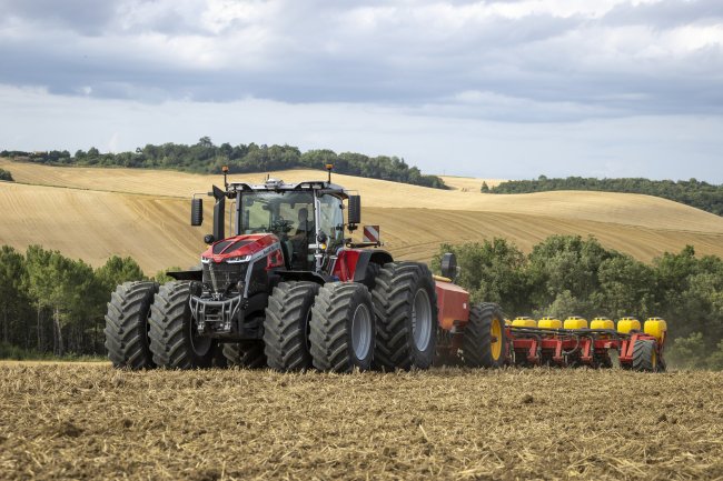 Výkon pro všechny modely Massey Ferguson 9S dodává osvědčený šestiválcový motor AGCO Power o zdvihovém objemu 8,4 litru.