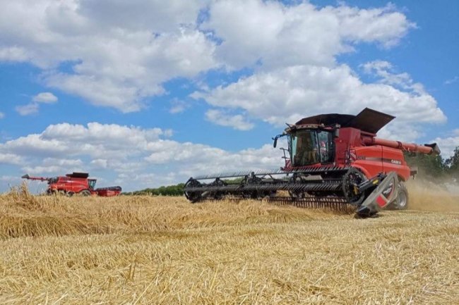 V současnosti má SALIMA družstvo Velim dokonce dva kombajny Case IH s axiálním výmlatem – Case IH Axial-Flow® 9250 a Case IH Axial-Flow® 7250.