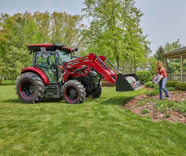 Baterie traktoru Case IH Farmall Electric s výkonem a silou podobnou dieselovému motoru se díky rychlonabíjení stejnosměrným proudem nabije z 10 – 80 % za méně než hodinu.