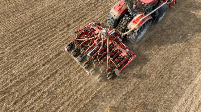 Ukládání osiva pšenice ozimé přímo do strniště pomocí strip-till secího stroje SUMO DTS 4.