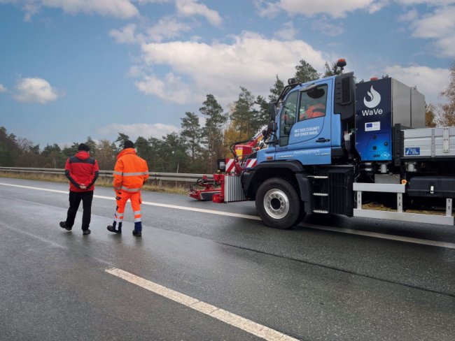 Zejména v případě nákladního vozu Mercedes-Benz Unimog se tato varianta může v budoucnu ukázat jako cenově výhodná vzhledem k omezenému zástavbovému prostoru a vysokému výkonu potřebnému pro provoz tohoto typu vozidla.