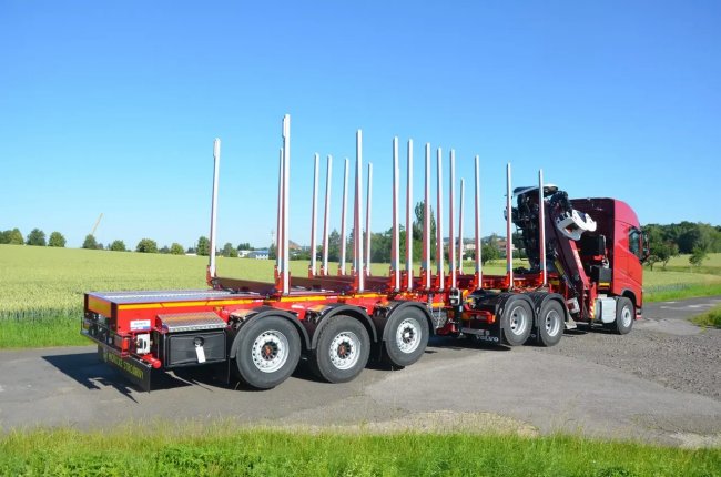 Hořické strojírny s.r.o. předvedou nákladní automobil SCANIA 6 X 4 s automobilovou klanicovou nástavbou HS – NAK,  jeřábem EPSILON na zádi automobilu a klanicovým třínápravovým přívěsem HS – PK3.