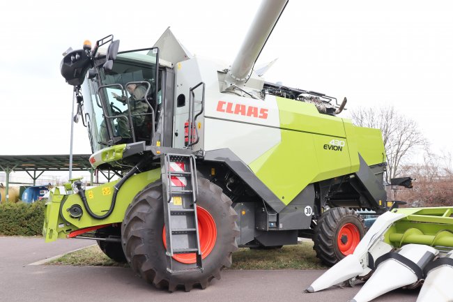 Dostupné jsou konkrétně modely Claas Evion 410, 430 a 450 v provedení CLASSIC nebo MAXI.