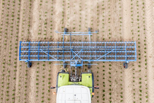 Stroje využitelné nejen v ekologickém zemědělství budou prezentovat prutové brány Lemken Thulit 900 M pro mechanickou likvidaci plevele.