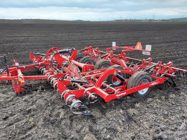 Společnost OPALL-AGRI na veletrhu ukáže své nejnovější stroje na obdělávání a zpracování půdy.