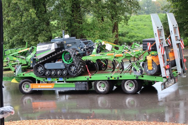 Robot s kypřičem Amazone Cenio 3000 a systémem Amazone AutoTill se představil novinářům na Tiskových dnech v Německu.