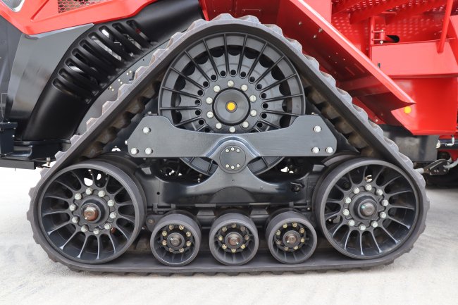 Nové provedení pásové jednotky u traktoru Case IH Quadtrac 715 AFS Connect.
