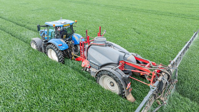 BoomControlPro umí přizpůsobovat ramena v jedné úrovni po celém pracovním záběru.