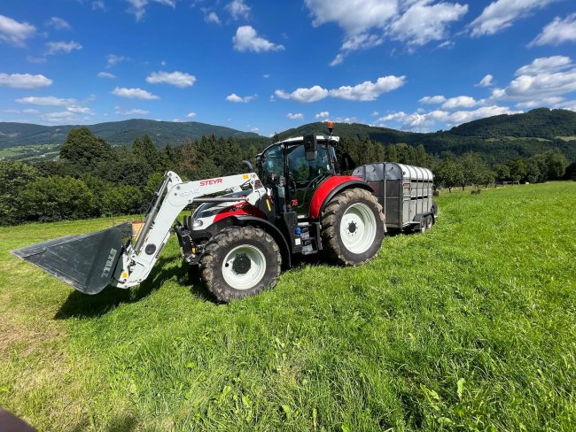 Všestranný traktor Steyr 4120 Multi s výkonem 120 koní.