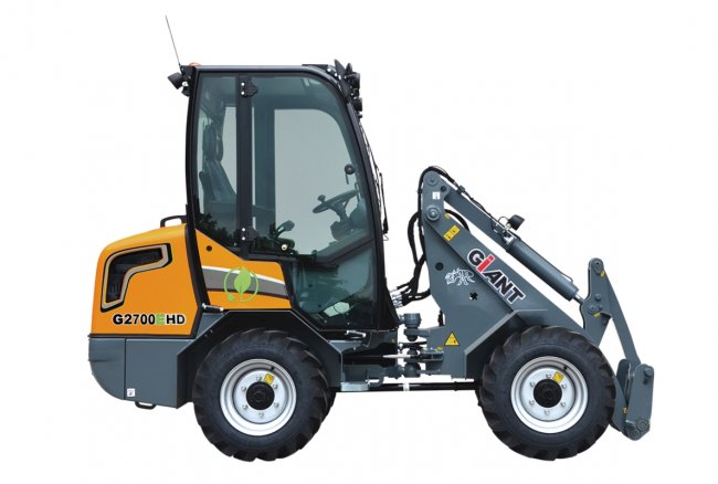 Nový elektrický nakladač s teleskopickým ramenem GIANT G2700E HD.