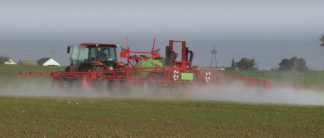 Tažené postřikovače lze vybavit nejmodernějšími technologiemi včetně rozhraní ISOBUS.