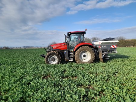 SKY Agriculture model řady X. S pracovním záběrem 18 až 50 metrů, kapacitou od 1 900 do 4 200 litrů.