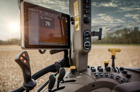Modernizované digitální přístrojové vybavení a adaptivní osvětlení v kabině vytvářejí intuitivní high-tech prostředí.