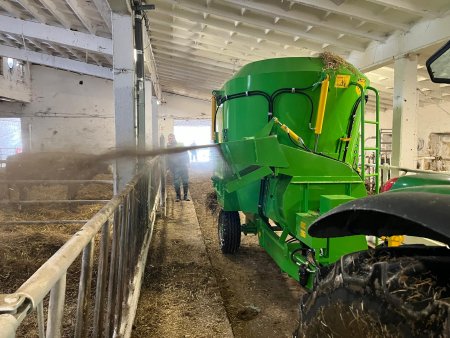 Univerzální zastýlací turbína efektivně aplikuje slámu až do vzdáleností 20 m.
