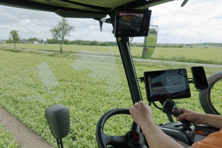 Leeb VN 6300 poskytuje výborný pracovní komfort. Obsluha má k dispozici řadu asistentů a užitečných funkcí.