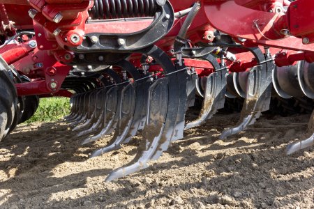 Radličky TerraGrip účinně rozrušují utužené vrstvy, zajišťují lepší vsakování vody, přístup vzduchu ke kořenům a zároveň umožňují cílené ukládání hnojiva do přesně definovaného depa.