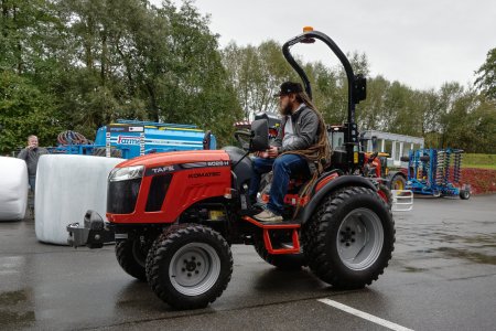 TAFE oslovuje sortimentem jednoduchých, mechanicky odolných traktorů s nízkými náklady na pořízení a provoz.