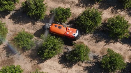 Autonomní postřikovač KFAST.