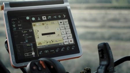 Terminály K-Monitor 7" a K-Monitor Pro 12", nyní s výkonným čtyřjádrovým procesorem pro rychlejší načítání a zpracování požadavků umožňují např. sekční řízení, variabilní dávkování na základě podkladových map, automatické ovládání nářadí pomocí TIM (Tractor Implement Management).