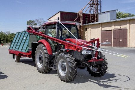 Obr. 2: Souprava pro mechanizovanou sklizeň chmele na vysokých konstrukcích.