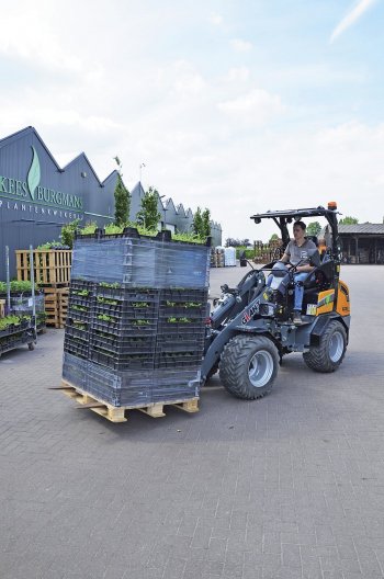 GIANT G2200E X-TRA se vyznačuje robustnější konstrukcí dovolující navýšit nosnost na 2 200 kg.