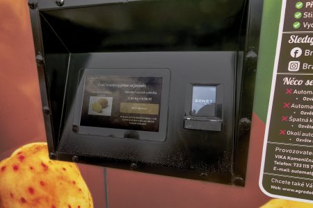 Zákazník si požadované množství volí na displeji. Platba probíhá platební kartou.