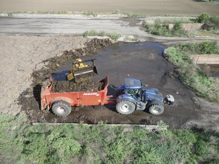 Jak napovídá samotné označení, rozmetadlo EVR 16-12 pojme 16 m3 materiálu a jeho
nosnost činí 12 tun.