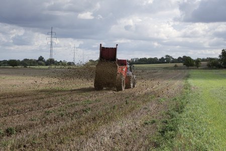 Rozmetací mechanismy Jeantil – EPAN 5 / EPAN 6 – úspěšně prošly certifikační
zkouškou Německé zemědělská společnost (DLG). To, mimo jiné, znamená, že stroj musí prokázat velmi dobrou rovnoměrnou distribuci hnojiv, a to i s ohledem možného překryvu během jednotlivých jízd.